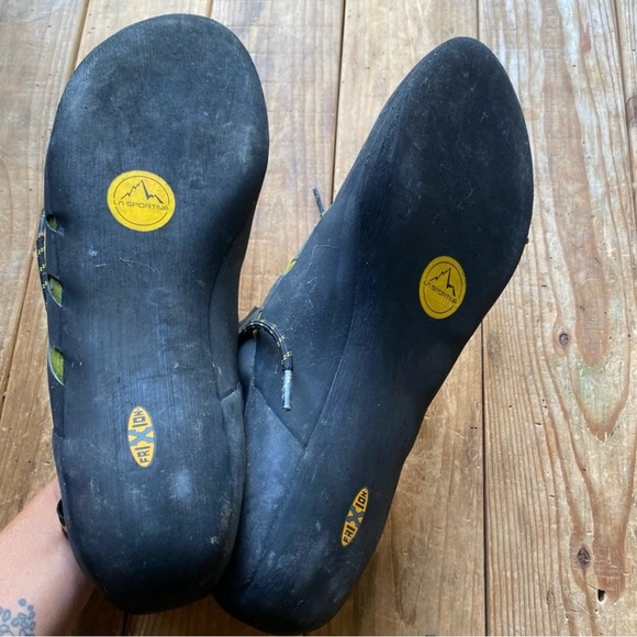 ON HOLD forClimbing Lot Arc’teryx Harnesses Petzl Belay Carbiners La Sportiva - Picture 8 of 11